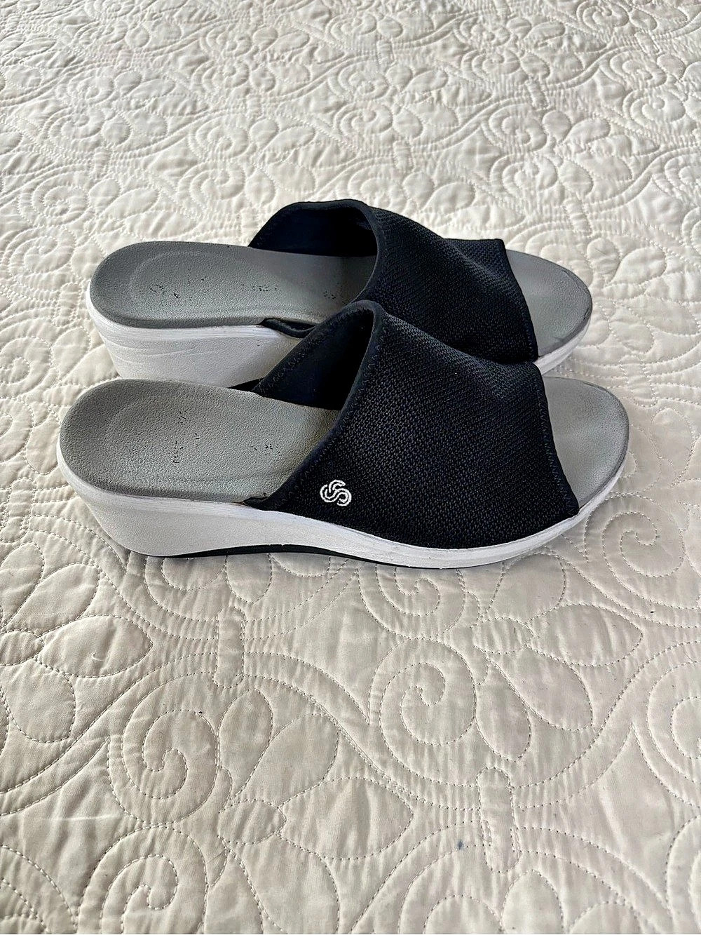 Clark's Cloudsteppers Slide Sandals in Black Size 6.5